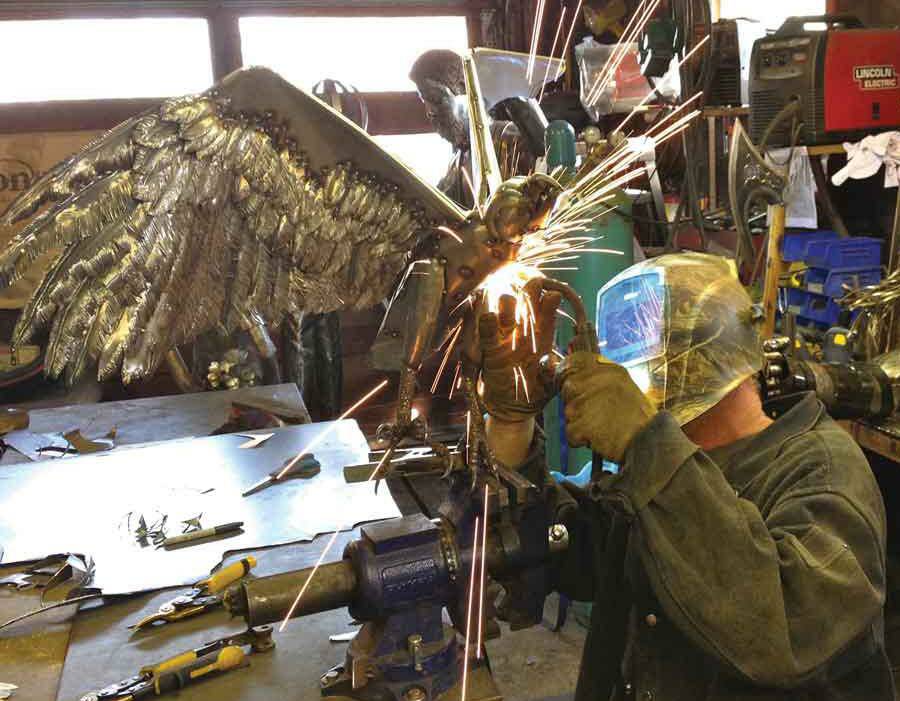 全球钣金新闻-金属制造狂：焊工制作动物的金属钣金-金年会官网-金年会(中国)一站式服务官网